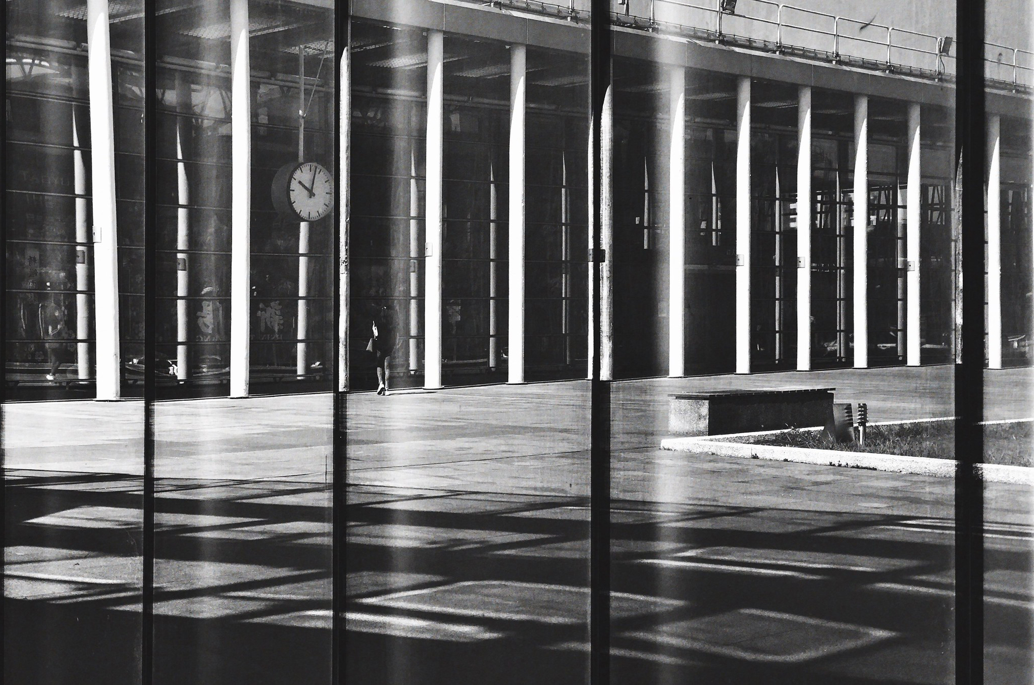 Structured urban landscape in Taiwan - geometric perspective in street photography